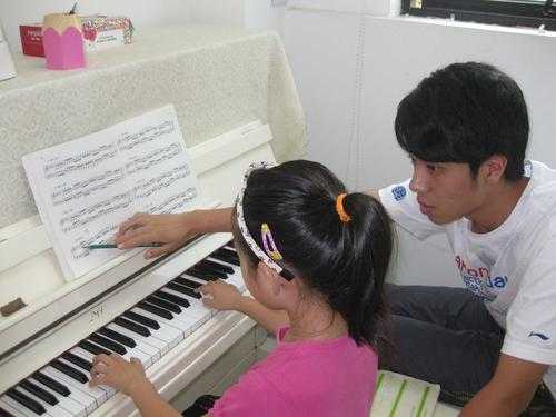 南沙钢琴老师家教（广州市南沙区哪里可以学钢琴）-图1